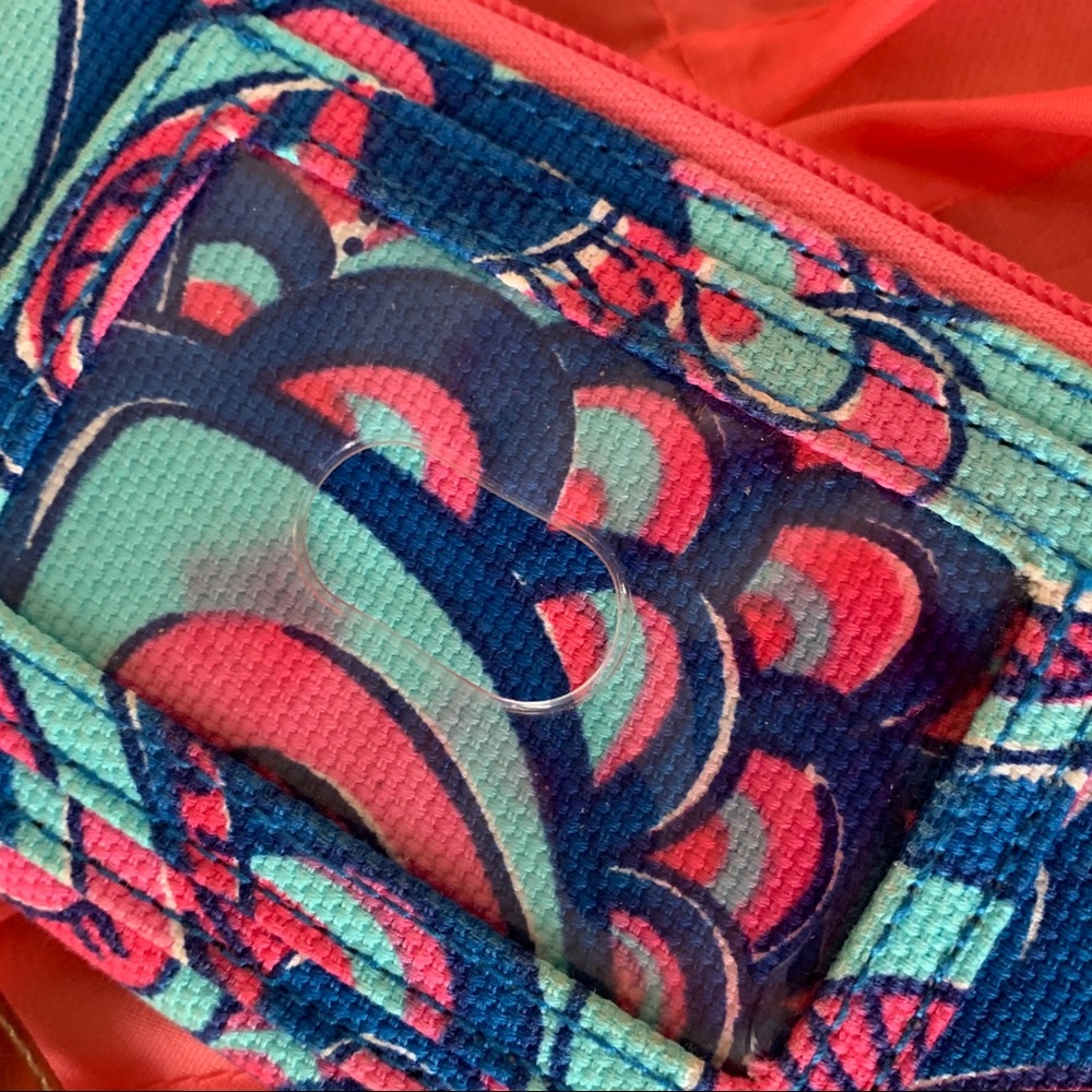 Lilly Pulitzer Phone Wristlet Reel Me In Print - Picture 6 of 8